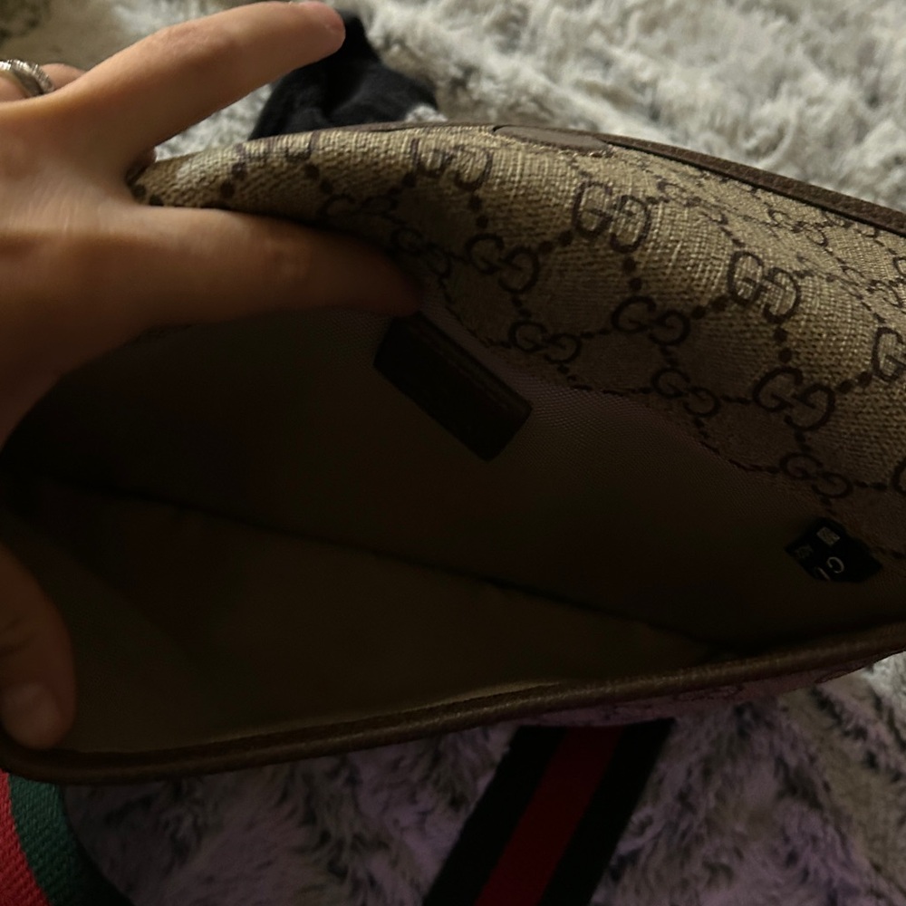 Gucci Beige Monogram Shoulder Bag with Green-Red Strap - Picture 5 of 9